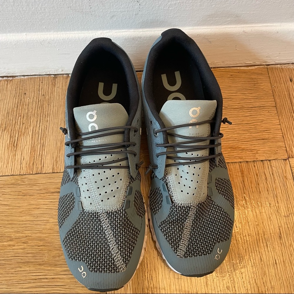 On Cloud running sneakers in color Tide | Magnet